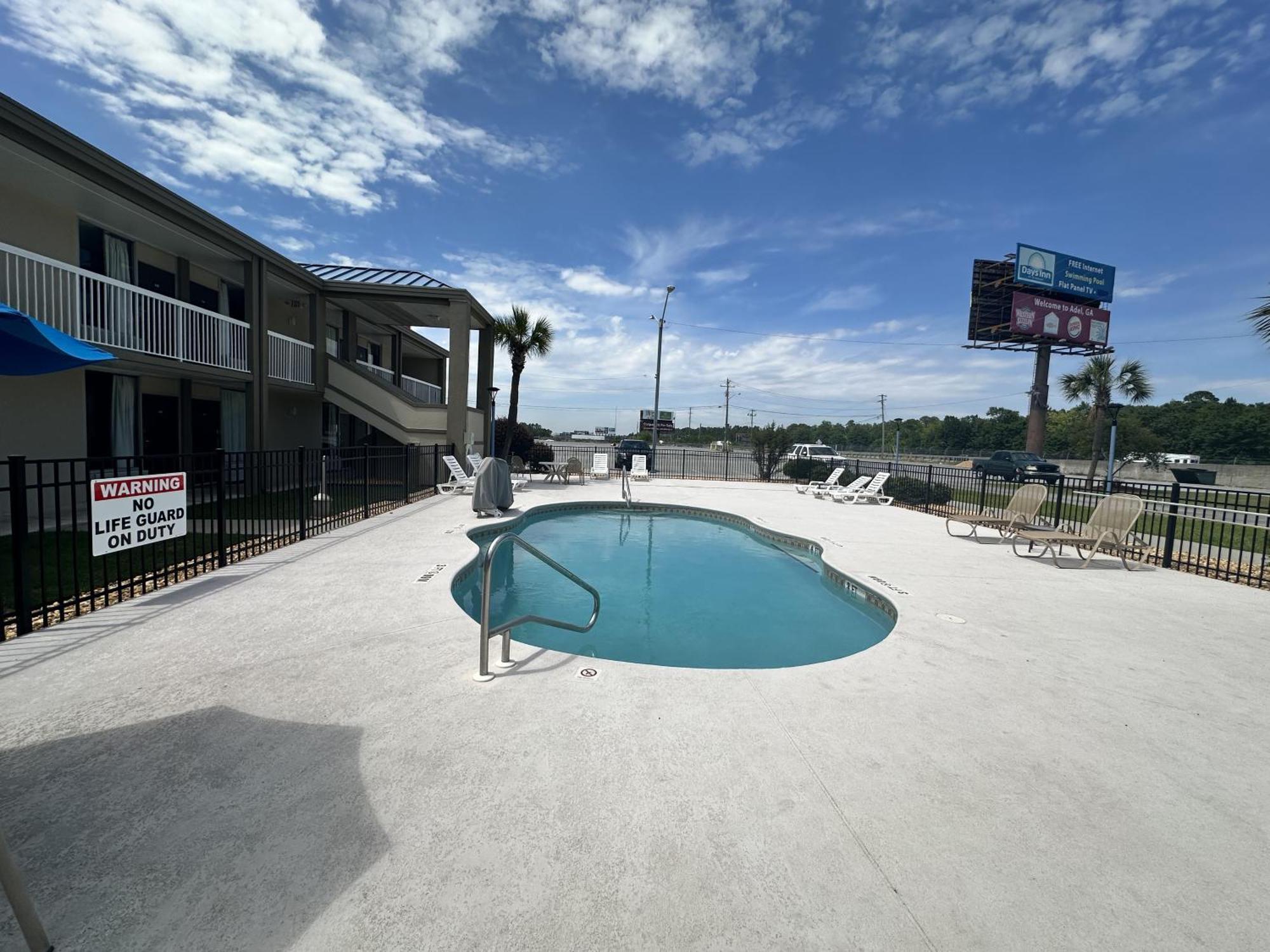 Days Inn By Wyndham Adel I-75 Exteriér fotografie