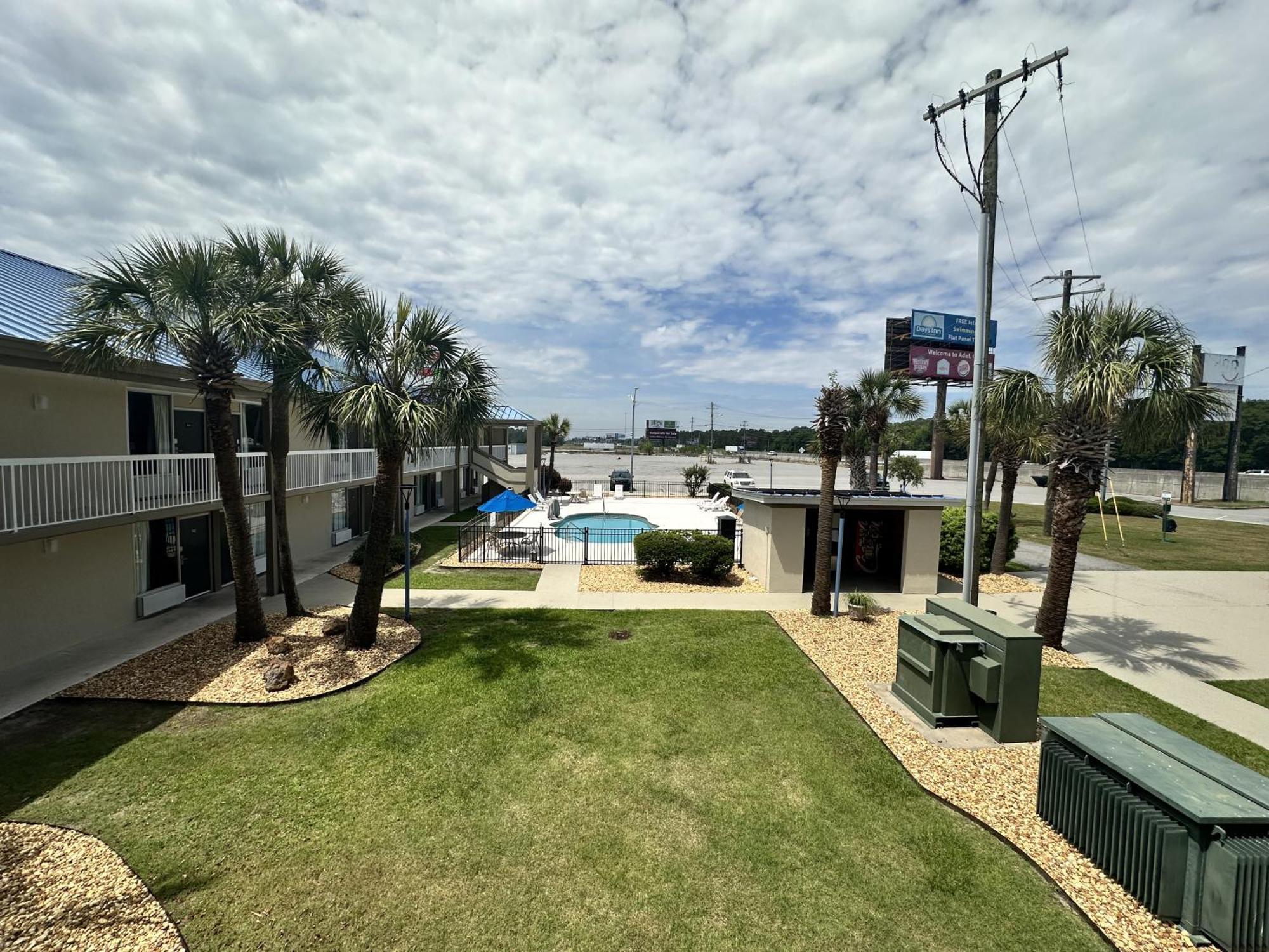 Days Inn By Wyndham Adel I-75 Exteriér fotografie